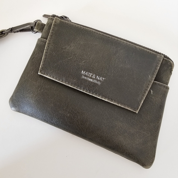 Matt & Nat Green Wristlet Vegan Leather - Picture 1 of 8